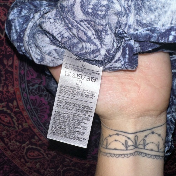 Old Navy Black Fitted Camisole Top - Picture 3 of 4